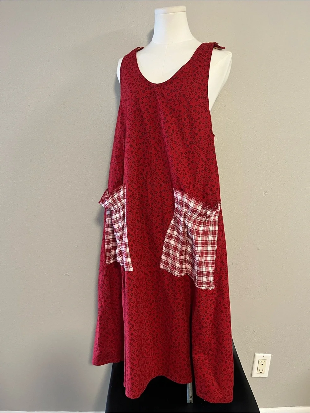 April Cornell Red Floral Crossback Apron with Plaid Pocket